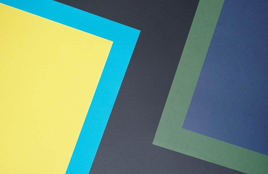 ScubaPrint, transfer DTF express para prendas y textil en Zaragoza. Arte moderno amarillo y azul.